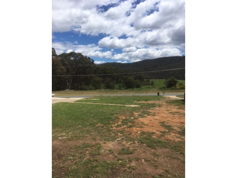 11 Scales Street, Dartmouth VIC 3701