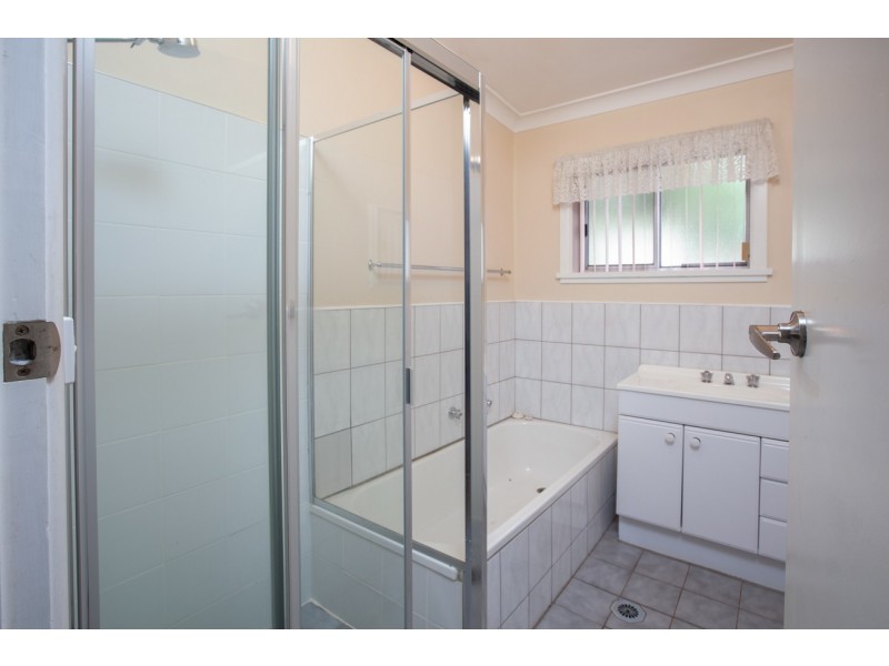 240 Kooba Street, North Albury NSW 2640