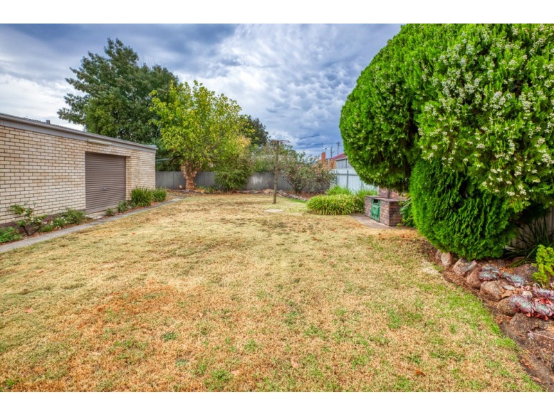 240 Kooba Street, North Albury NSW 2640