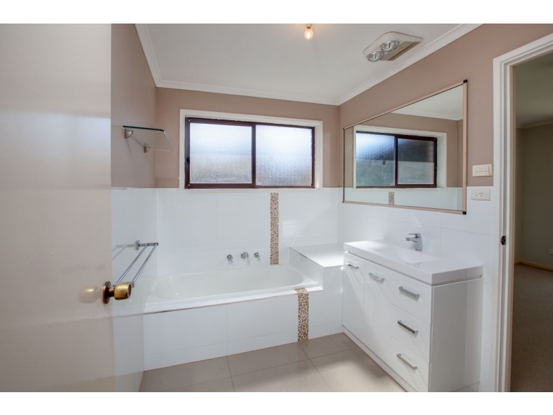 13 Jade Court, Wodonga VIC 3690