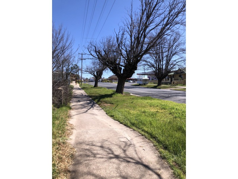 68 Hawkins Street, Howlong NSW 2643