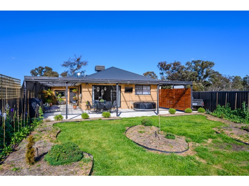 24 Sweetwater Drive, Henty NSW 2658