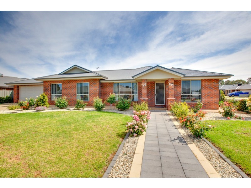 14 Gilson Place, Howlong NSW 2643