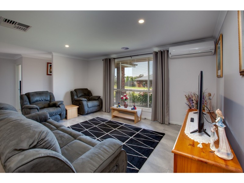 14 Gilson Place, Howlong NSW 2643