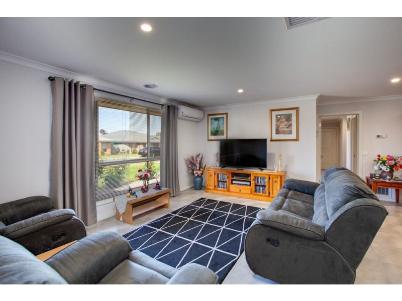 14 Gilson Place, Howlong NSW 2643