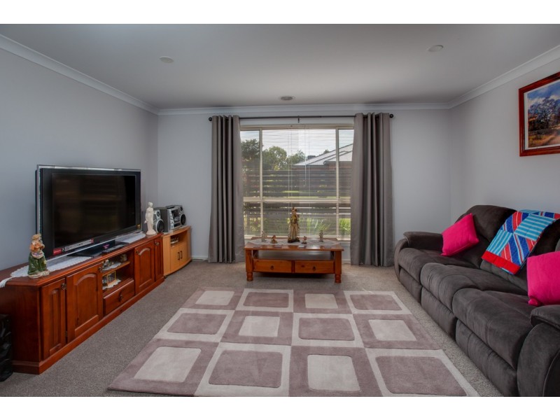 14 Gilson Place, Howlong NSW 2643