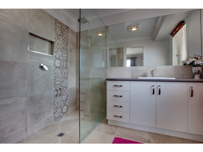 14 Gilson Place, Howlong NSW 2643