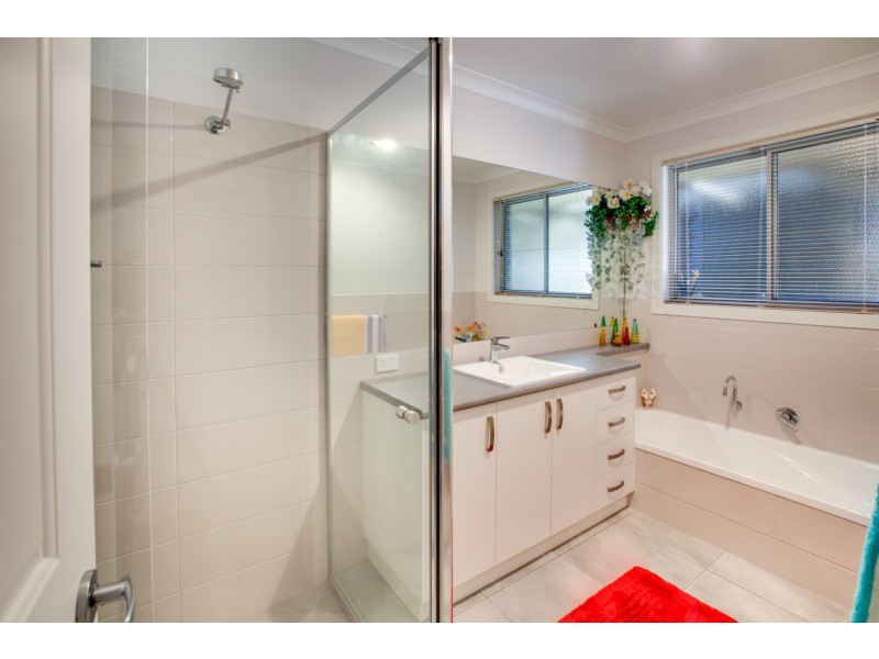 14 Gilson Place, Howlong NSW 2643