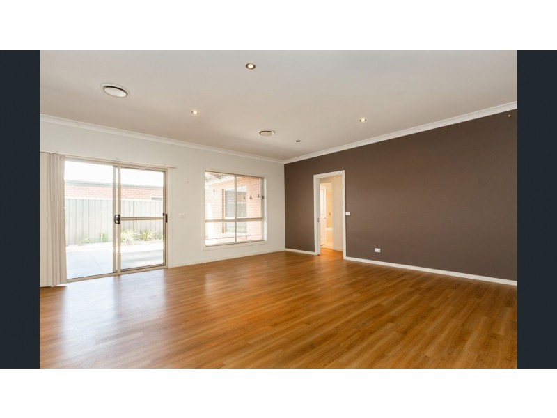 2/21 Honeyeater Circuit, Thurgoona NSW 2640