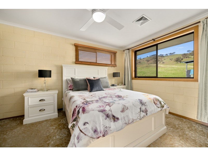 1 Hillcrest Avenue, Bellbridge VIC 3691