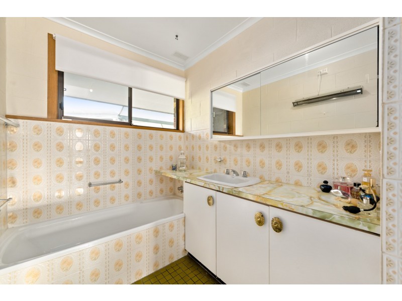 1 Hillcrest Avenue, Bellbridge VIC 3691