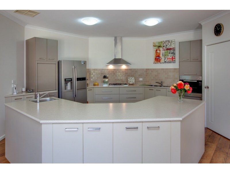 8 Peregrine Place, Wodonga VIC 3690