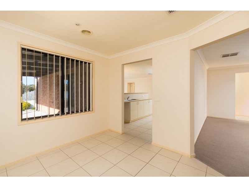 13 Montclair Avenue, Wodonga VIC 3690