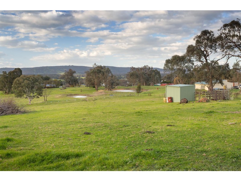 50 Coyles Road, West Wodonga VIC 3690