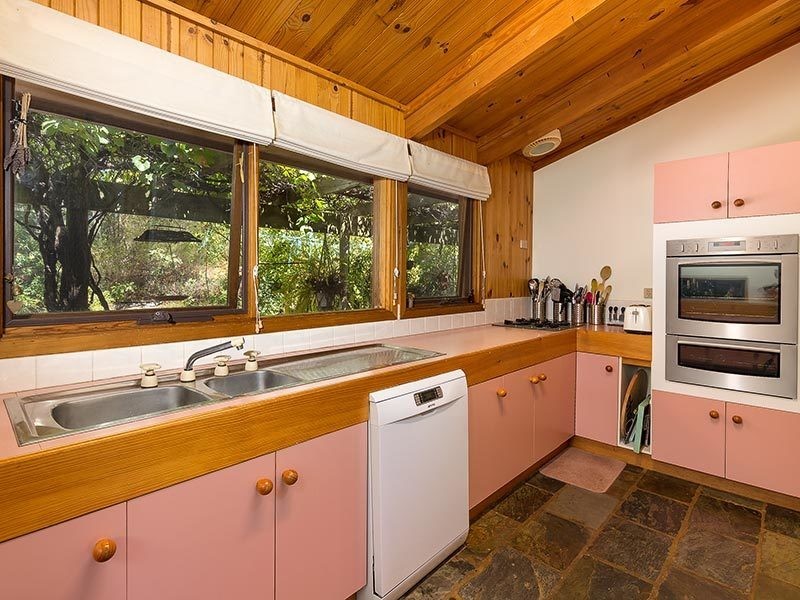 953 Lake Road, Bethanga VIC 3691