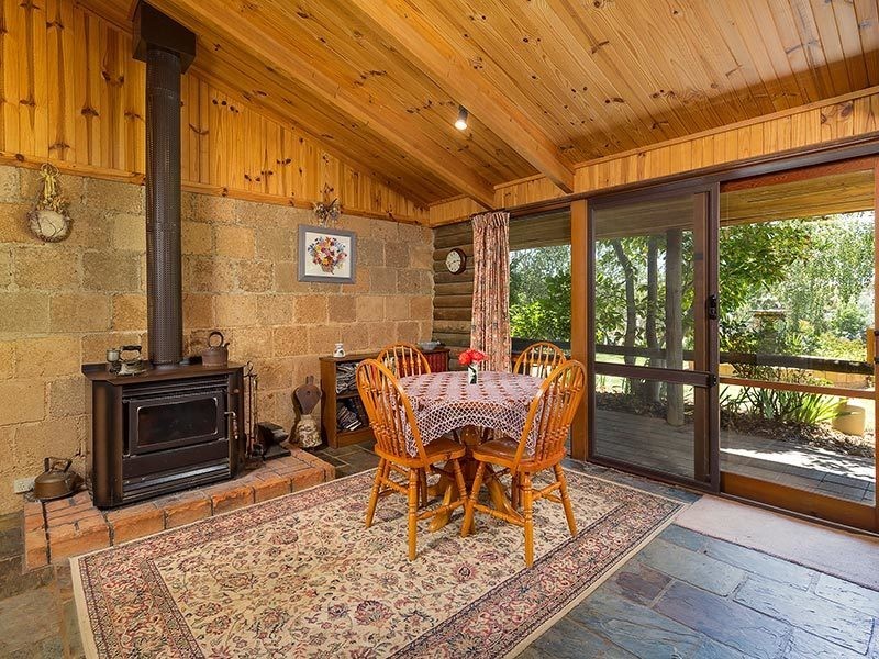 953 Lake Road, Bethanga VIC 3691