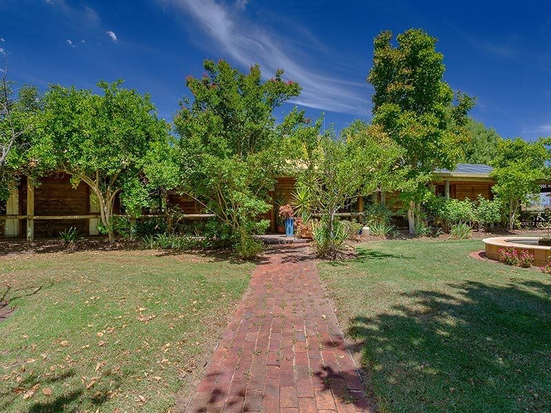 953 Lake Road, Bethanga VIC 3691