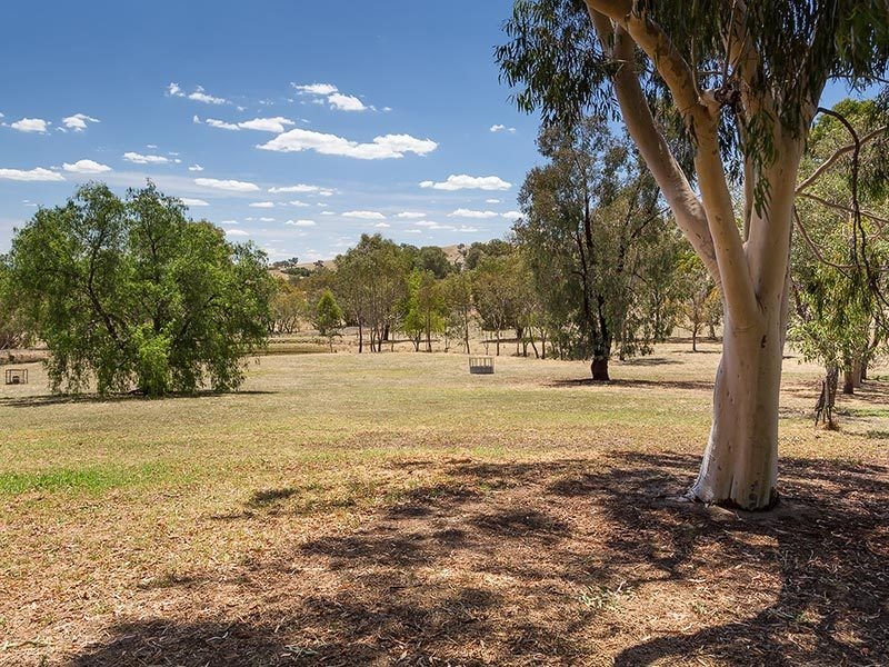 953 Lake Road, Bethanga VIC 3691