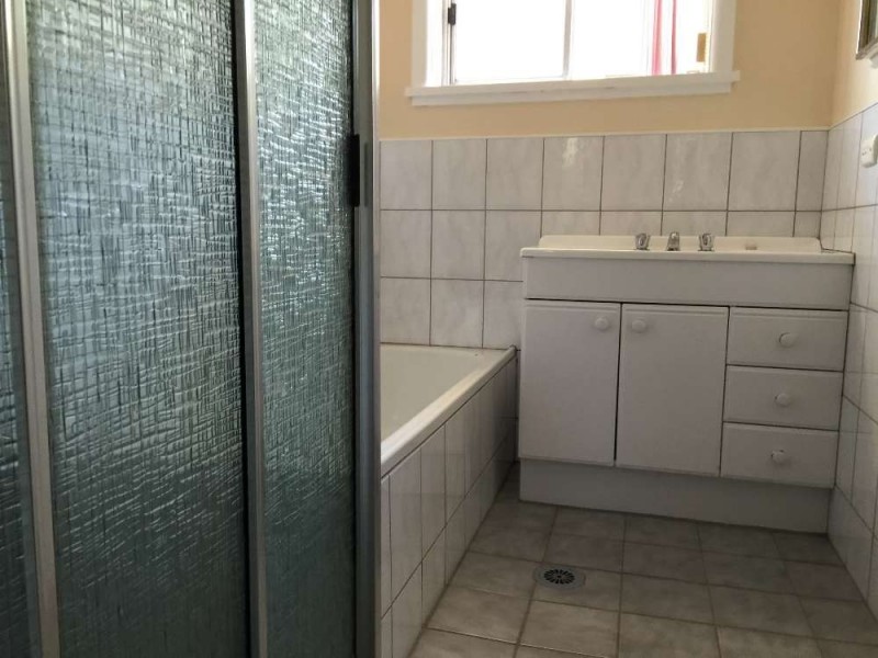 240 Kooba Street, North Albury NSW 2640