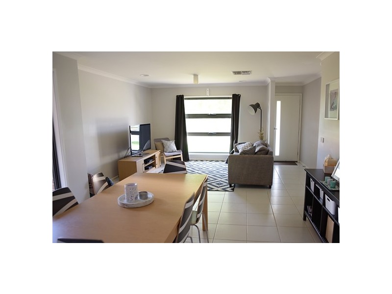 16 Oakmont Circuit, Wodonga VIC 3690