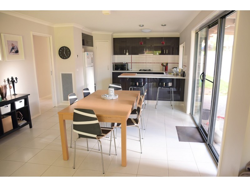 16 Oakmont Circuit, Wodonga VIC 3690