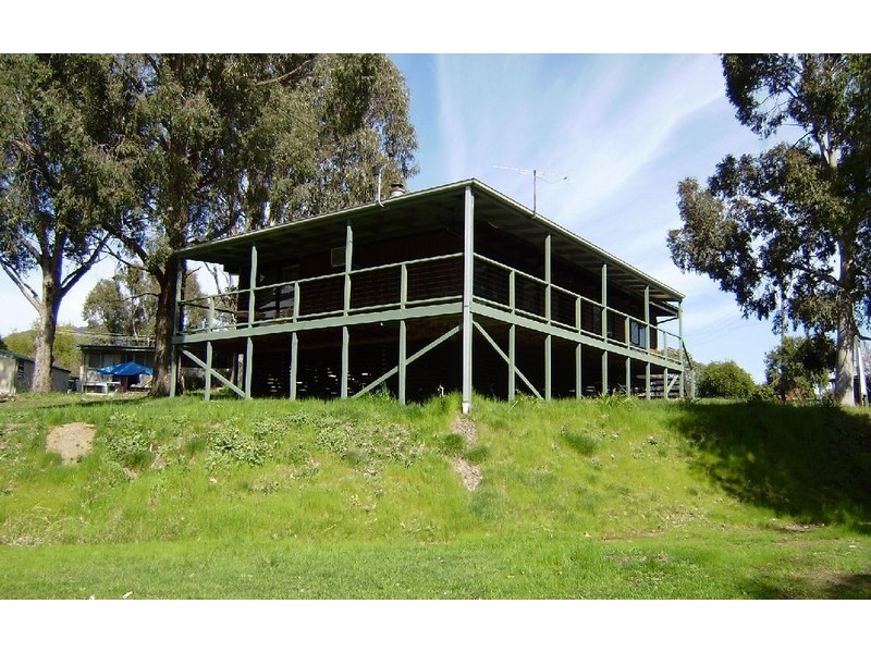 6 Murphy Street, Dartmouth VIC 3701