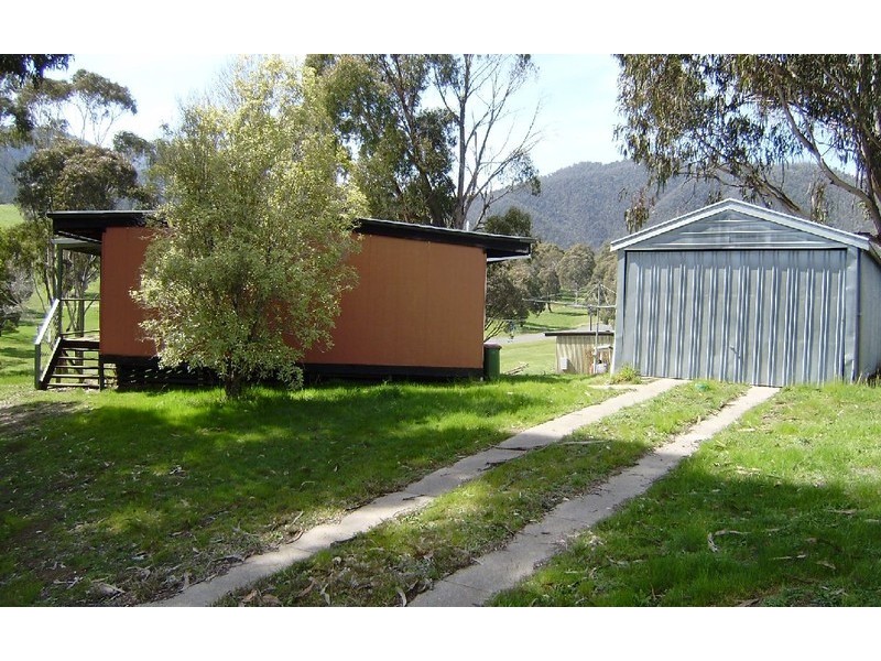 6 Murphy Street, Dartmouth VIC 3701