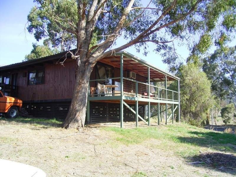 6 Murphy Street, Dartmouth VIC 3701