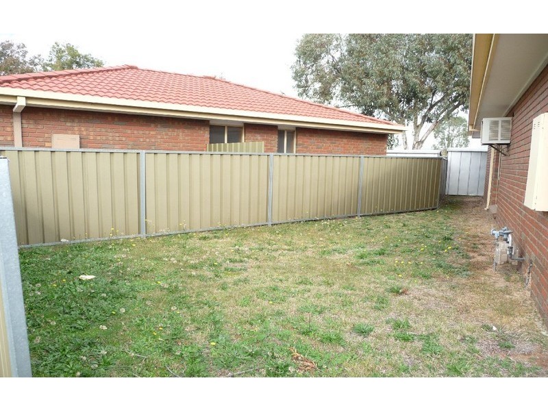 2/1 Roadshow Drive, Wodonga VIC 3690