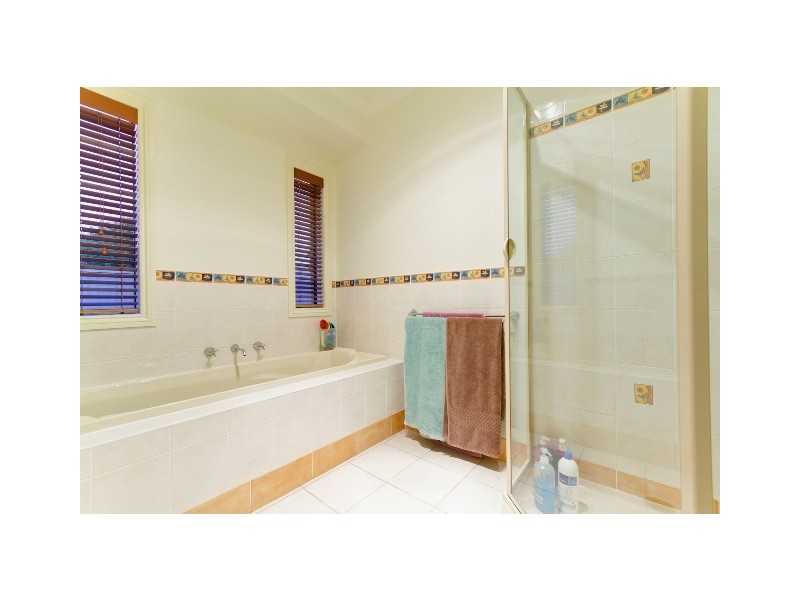 18 Parkfield Drive, Wodonga VIC 3690