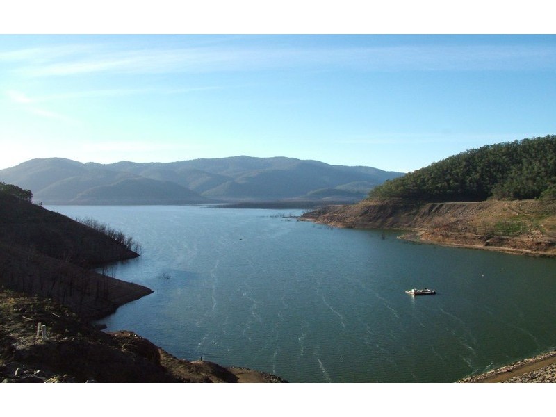 8 Jitema Street, Dartmouth VIC 3701