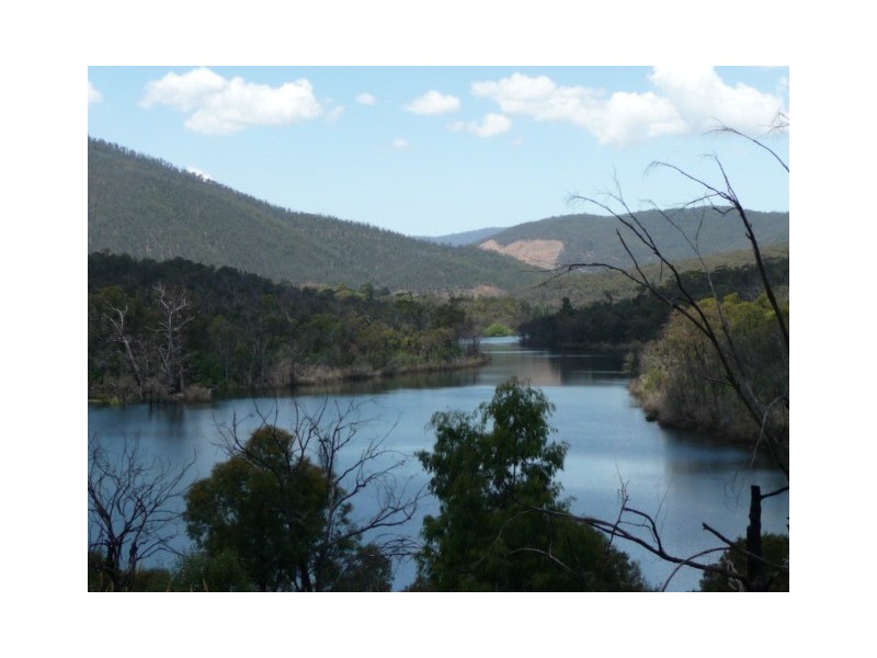 8 Jitema Street, Dartmouth VIC 3701