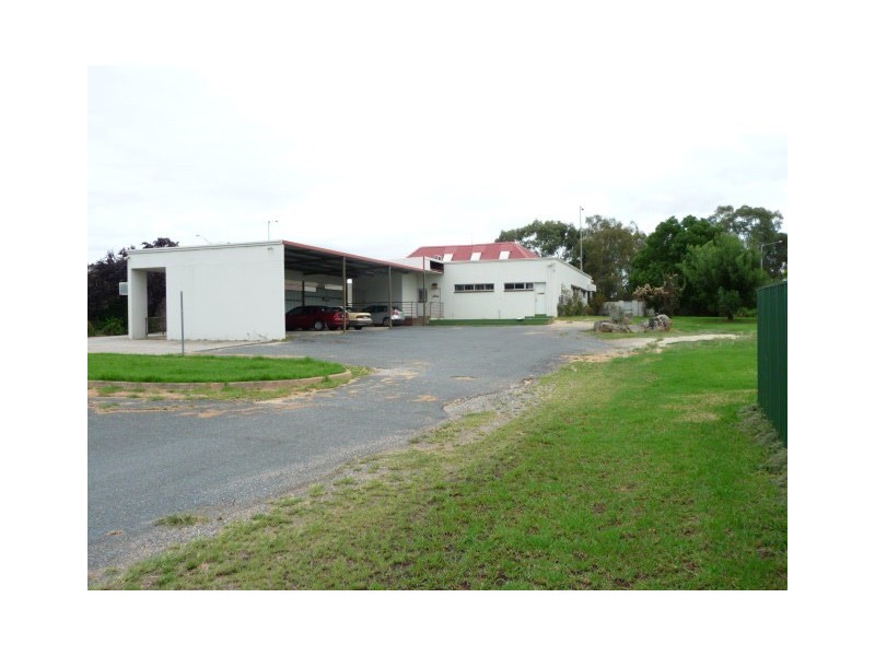 8 and 7 High and Day Streets, Wodonga VIC 3690