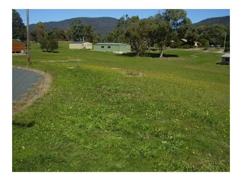 9/11/13 Tokes Crescent, Dartmouth VIC 3701