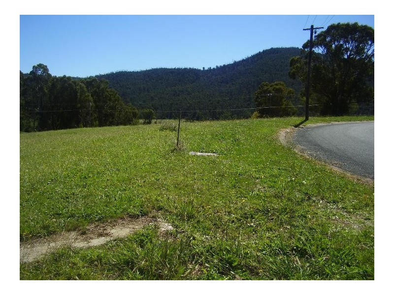 9/11/13 Tokes Crescent, Dartmouth VIC 3701