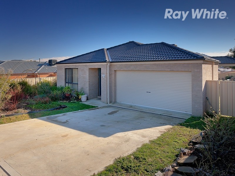 4 Benjamin Boulevard, Tangambalanga VIC 3691