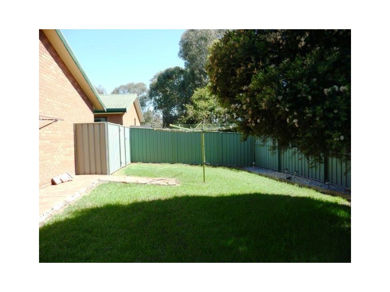 2/11 McMahon Place, Wodonga VIC 3690