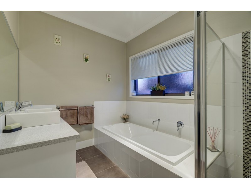 9 Oatlands Fairway, Wodonga VIC 3690