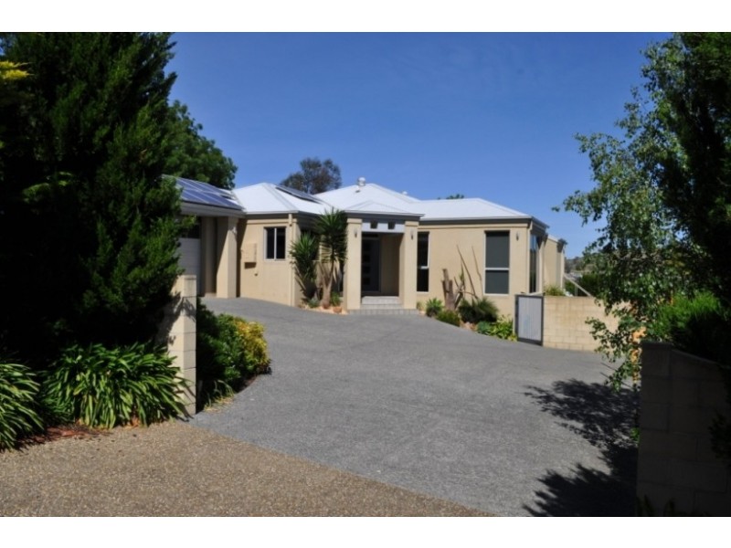 2/8 Caernarvon Court, Wodonga VIC 3690