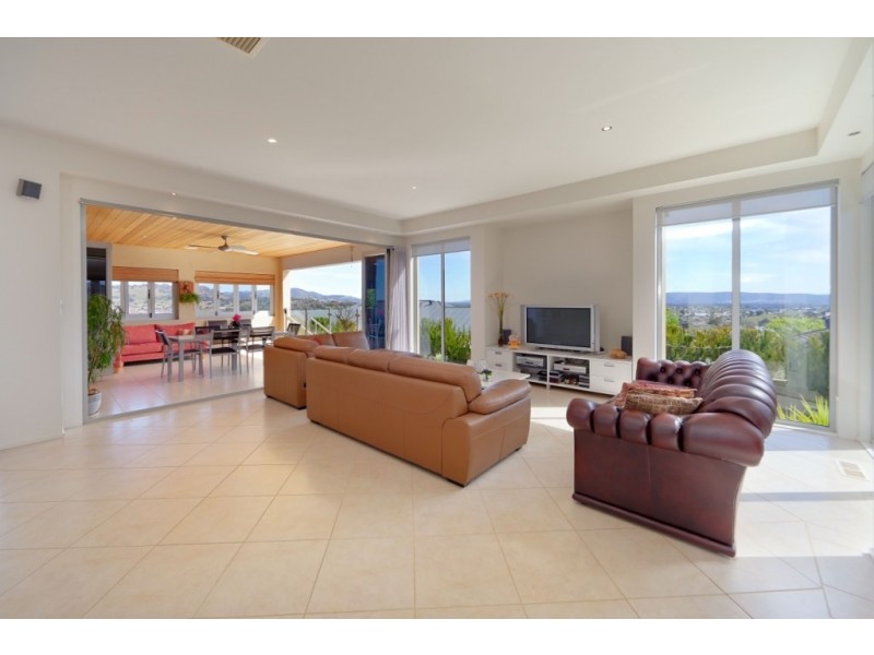 2/8 Caernarvon Court, Wodonga VIC 3690