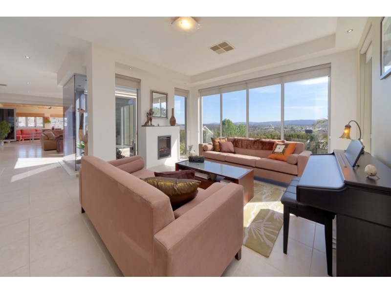 2/8 Caernarvon Court, Wodonga VIC 3690