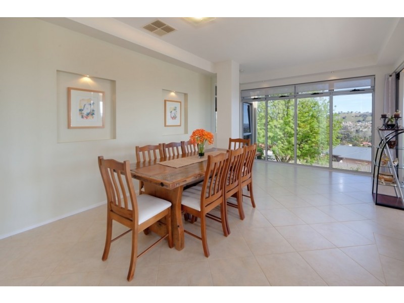 2/8 Caernarvon Court, Wodonga VIC 3690