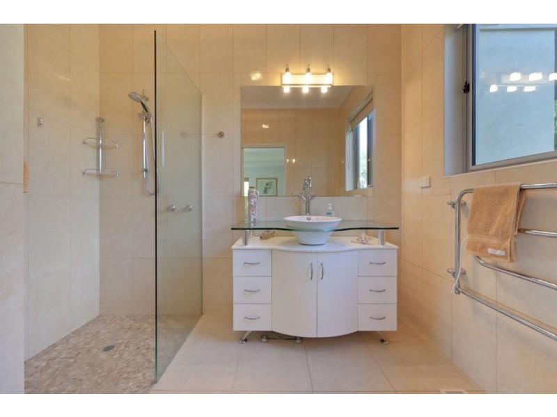 2/8 Caernarvon Court, Wodonga VIC 3690