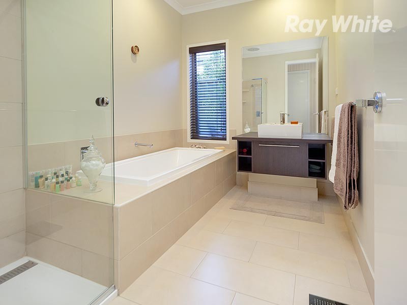 8 Victoria Cross Parade, Wodonga VIC 3690