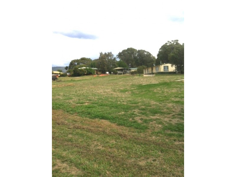 14 Cross Avenue, Dartmouth VIC 3701