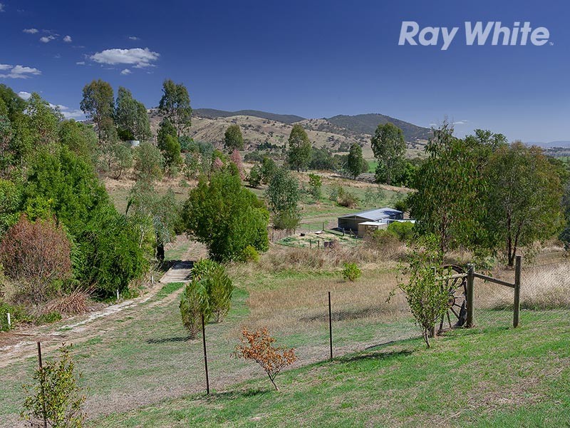 15 Yabba Road, Tallangatta East VIC 3700