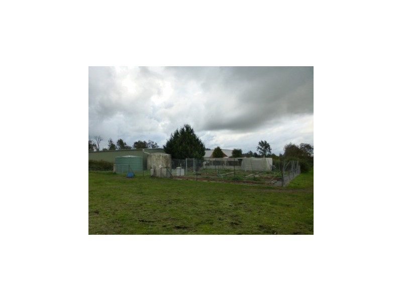 33 Water Trust Road, Chiltern VIC 3683