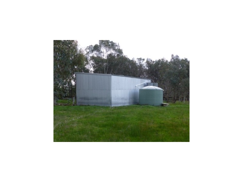 33 Water Trust Road, Chiltern VIC 3683