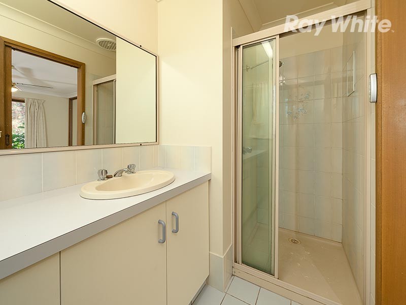 16 Kiewa Valley Court, Tangambalanga VIC 3691