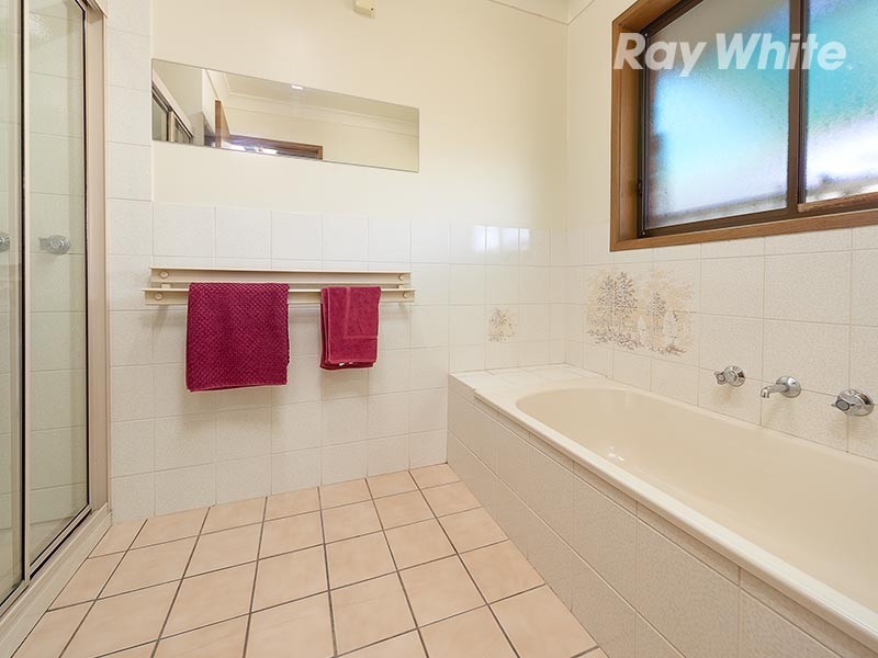 16 Kiewa Valley Court, Tangambalanga VIC 3691